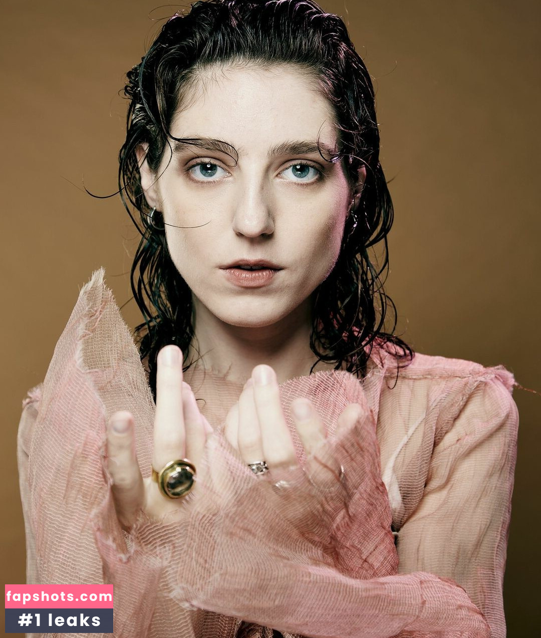 Jasmine van den Bogaerde gallery photo #15