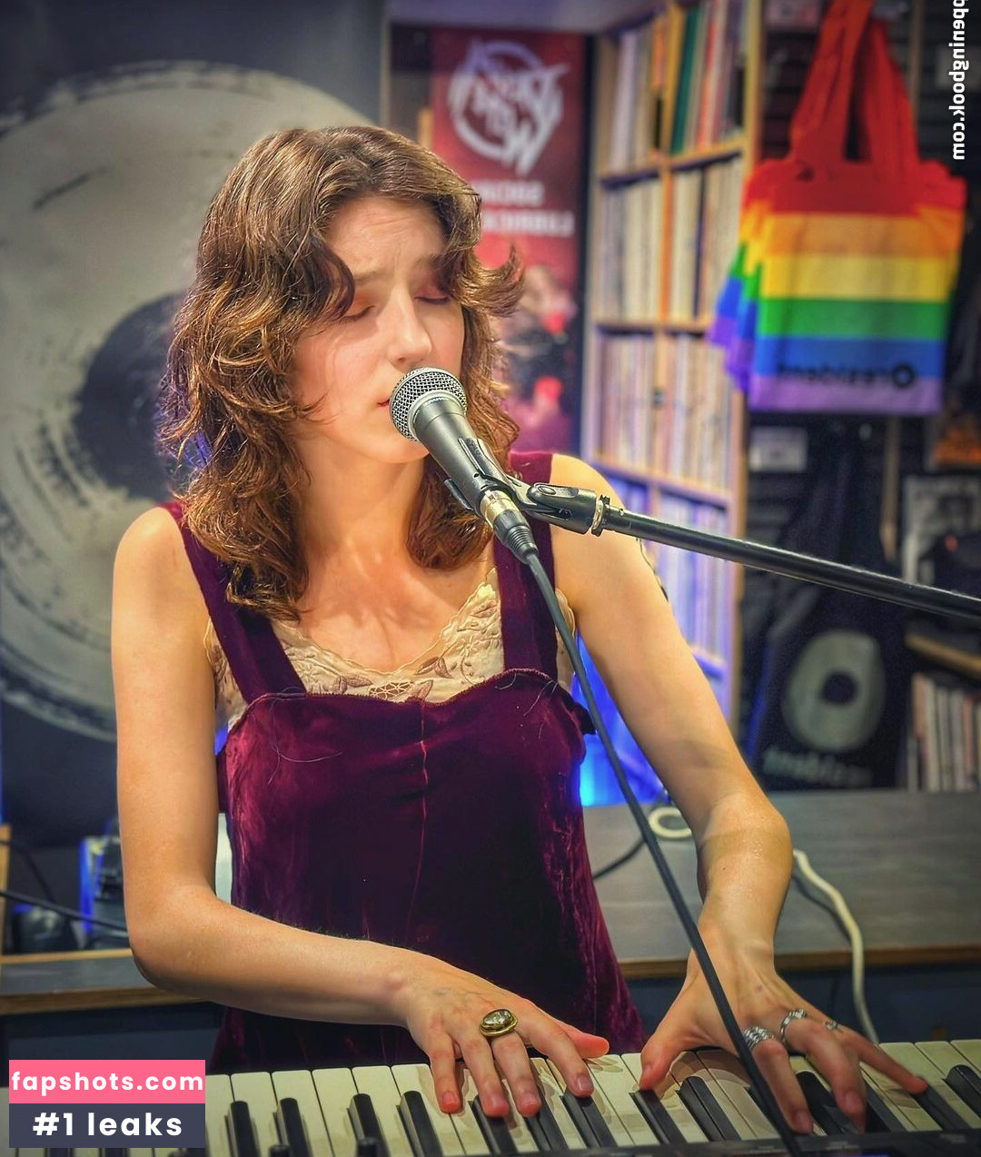 Jasmine van den Bogaerde gallery photo #18