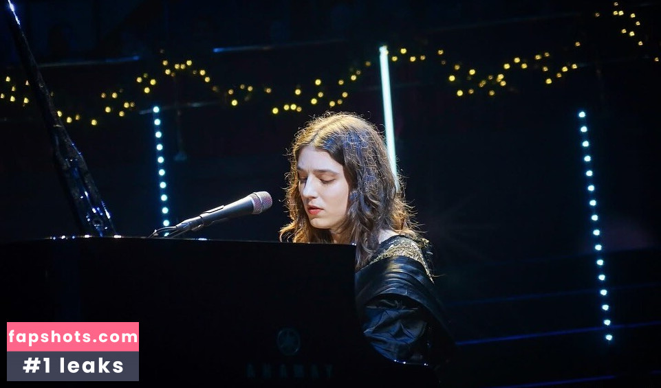 Jasmine van den Bogaerde gallery photo #3