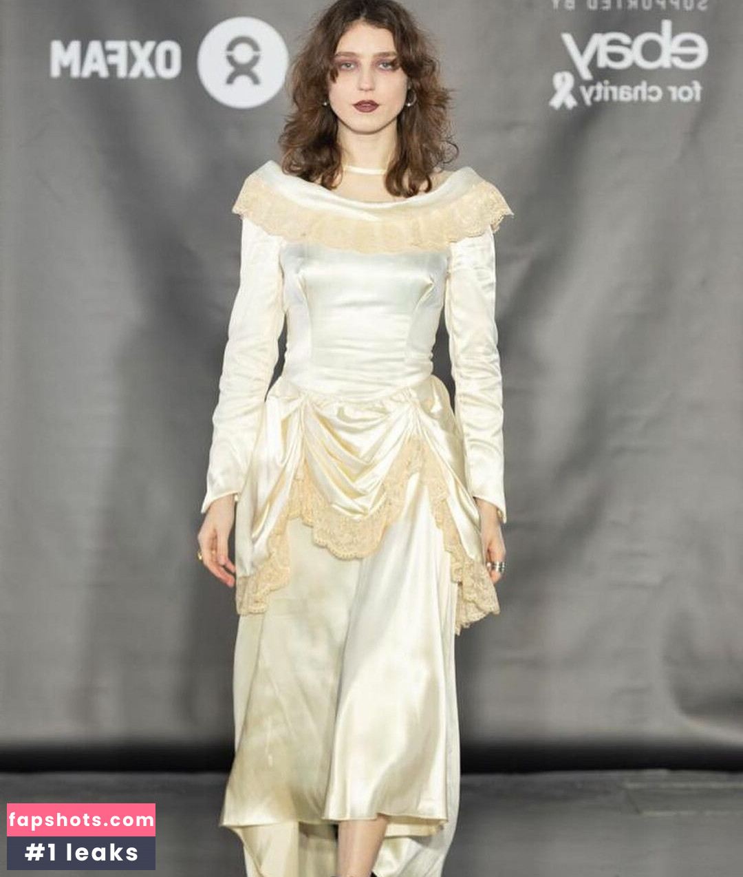 Jasmine van den Bogaerde gallery photo #27