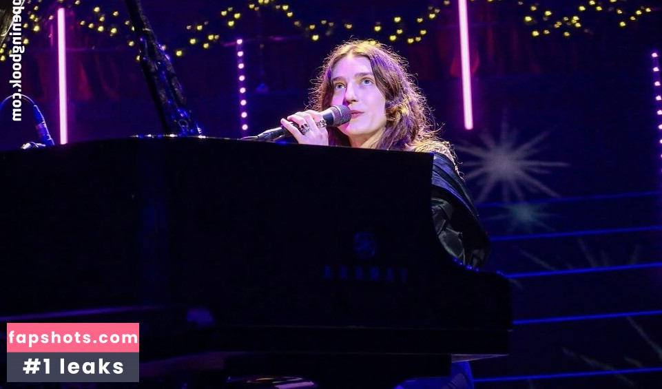 Jasmine van den Bogaerde gallery photo #4