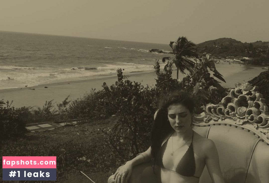 Jasmine van den Bogaerde gallery photo #38