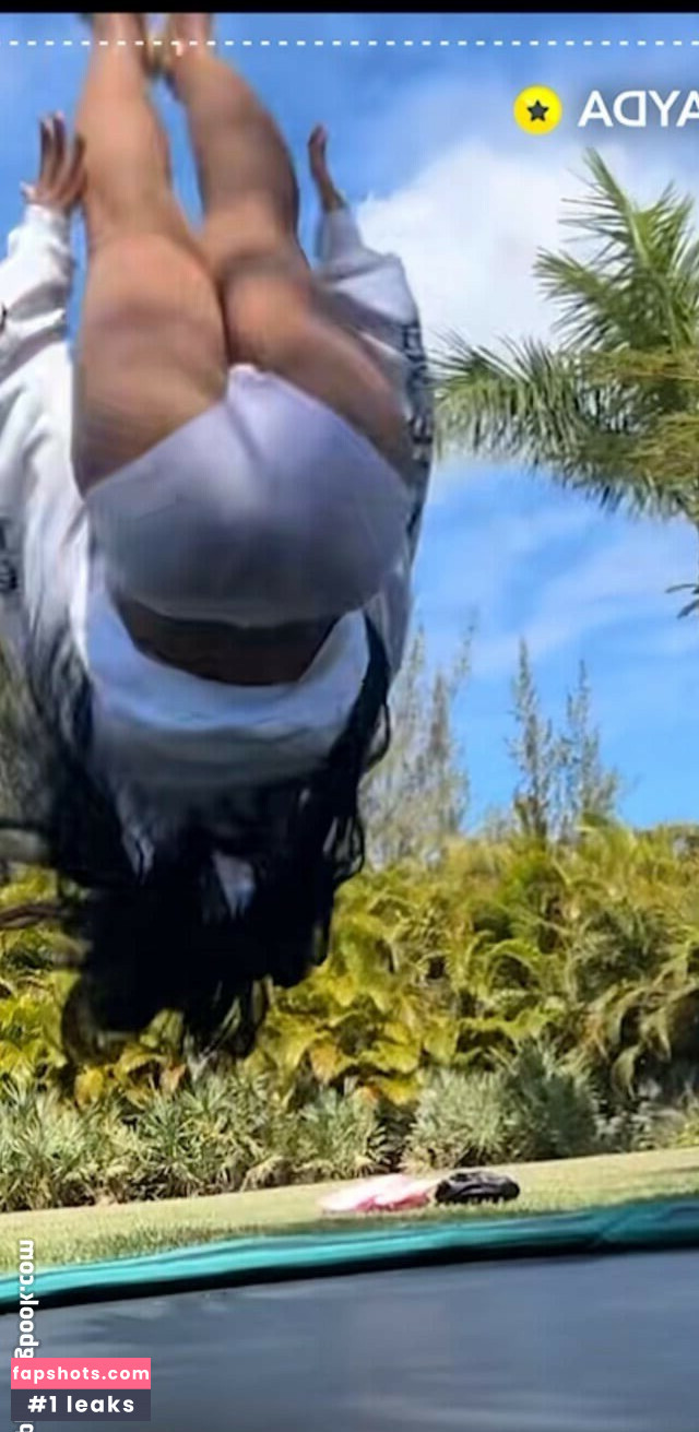 Jayda Wayda gallery photo #9