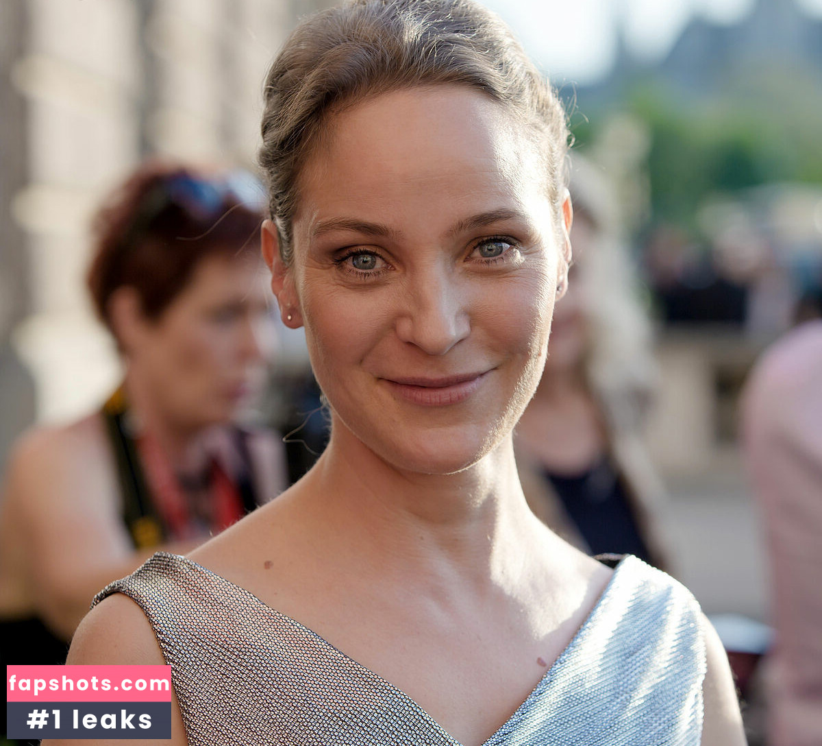 Jeanette Hain gallery photo #2