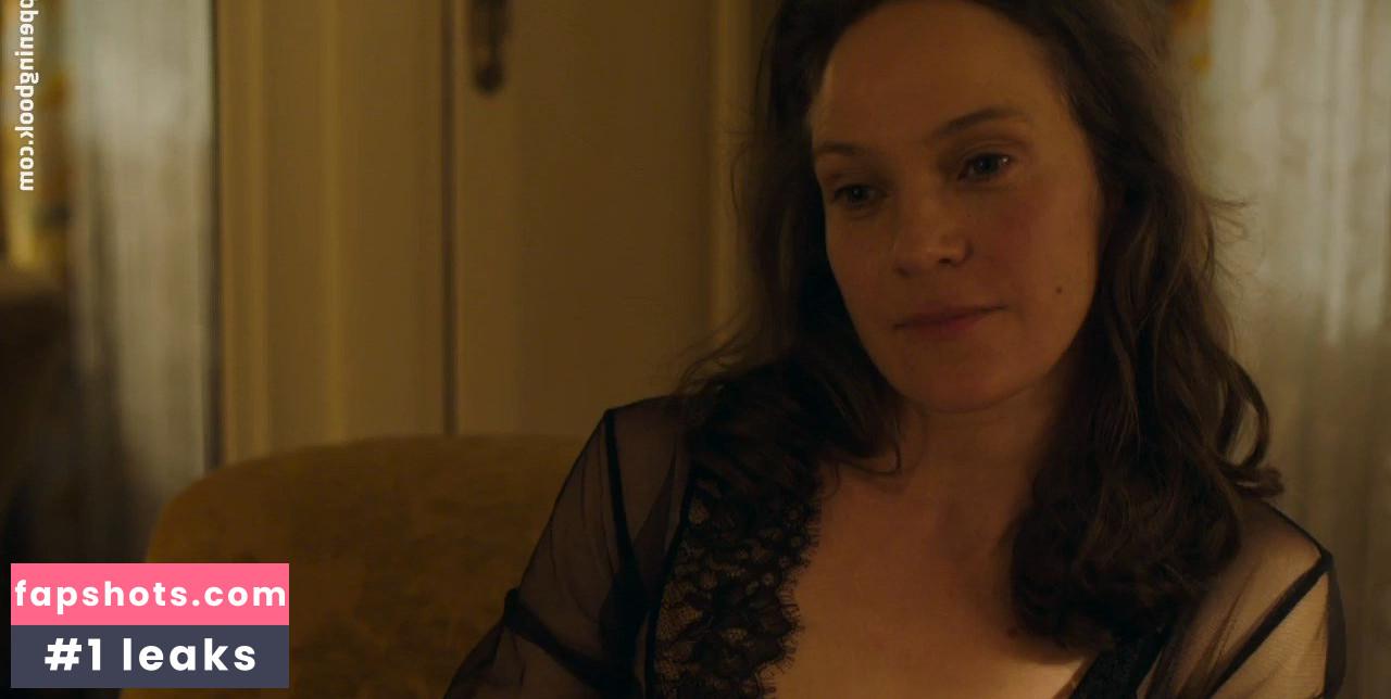 Jeanette Hain gallery photo #11