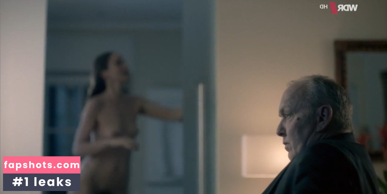 Jeanette Hain gallery photo #24