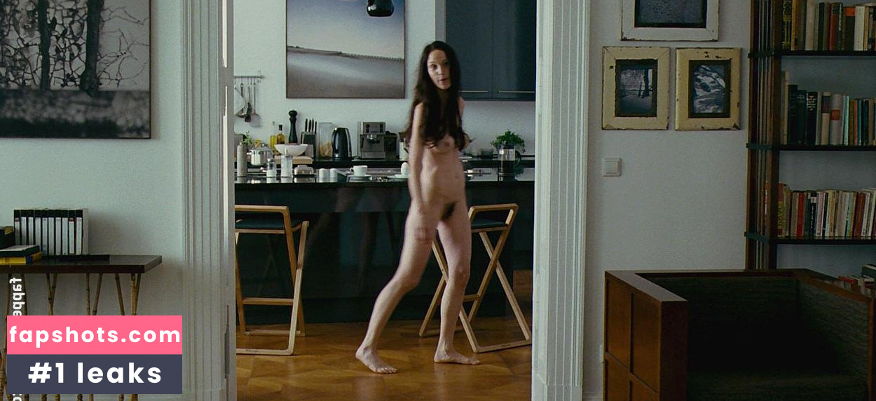 Jeanette Hain gallery photo #35