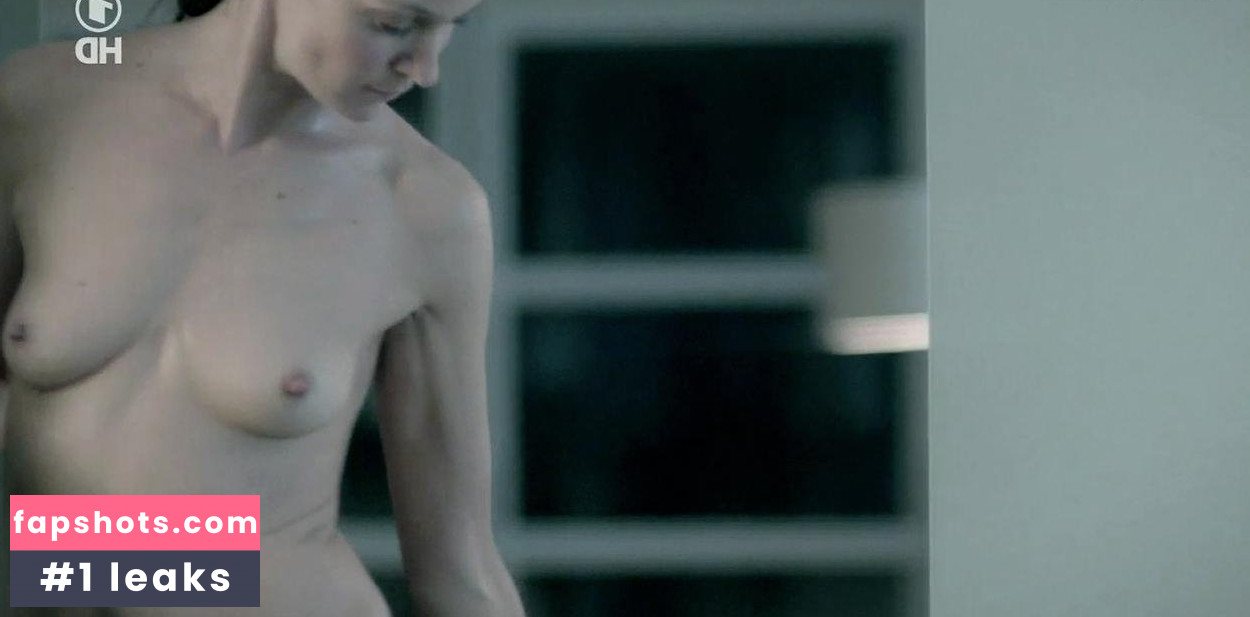 Jeanette Hain gallery photo #45