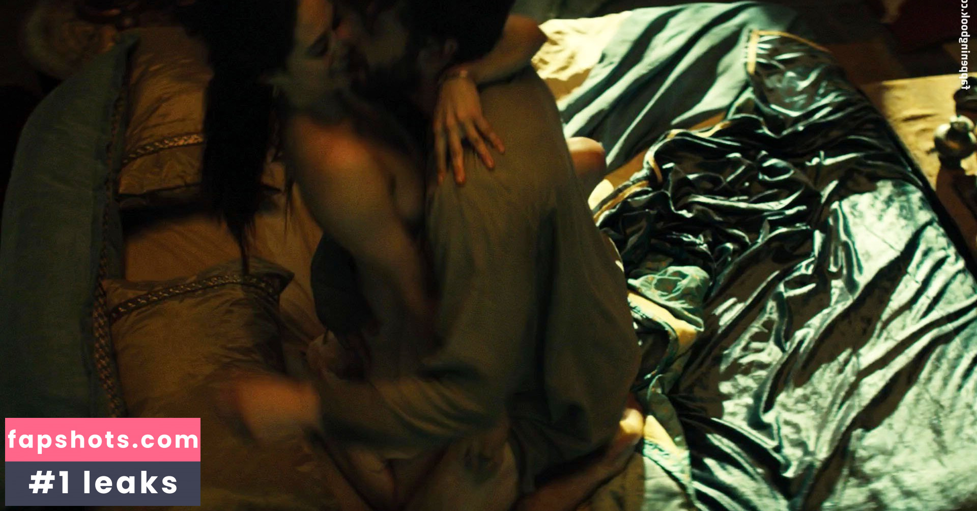 Jeanine Mason gallery photo #11