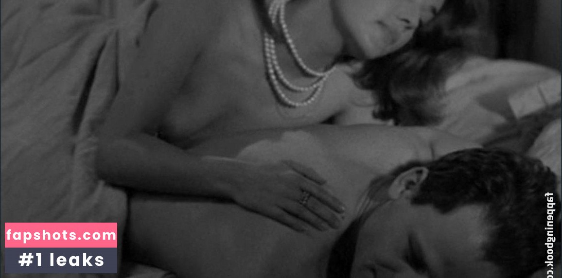 Jeanne Moreau gallery photo #3