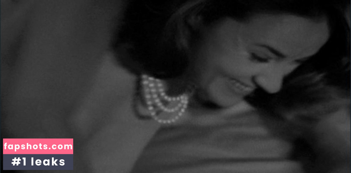 Jeanne Moreau gallery photo #6