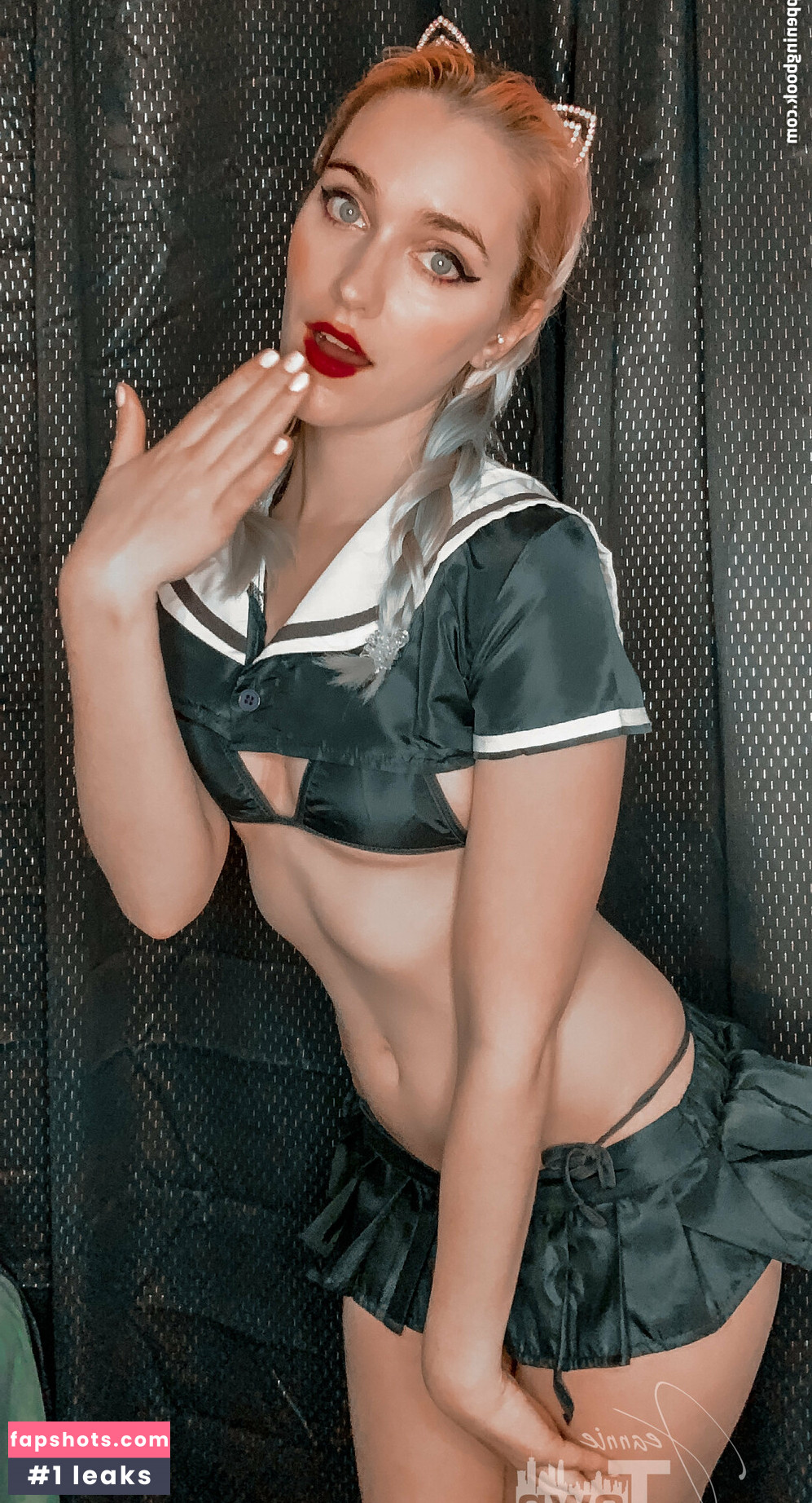 jeannietowndarkness gallery photo #2