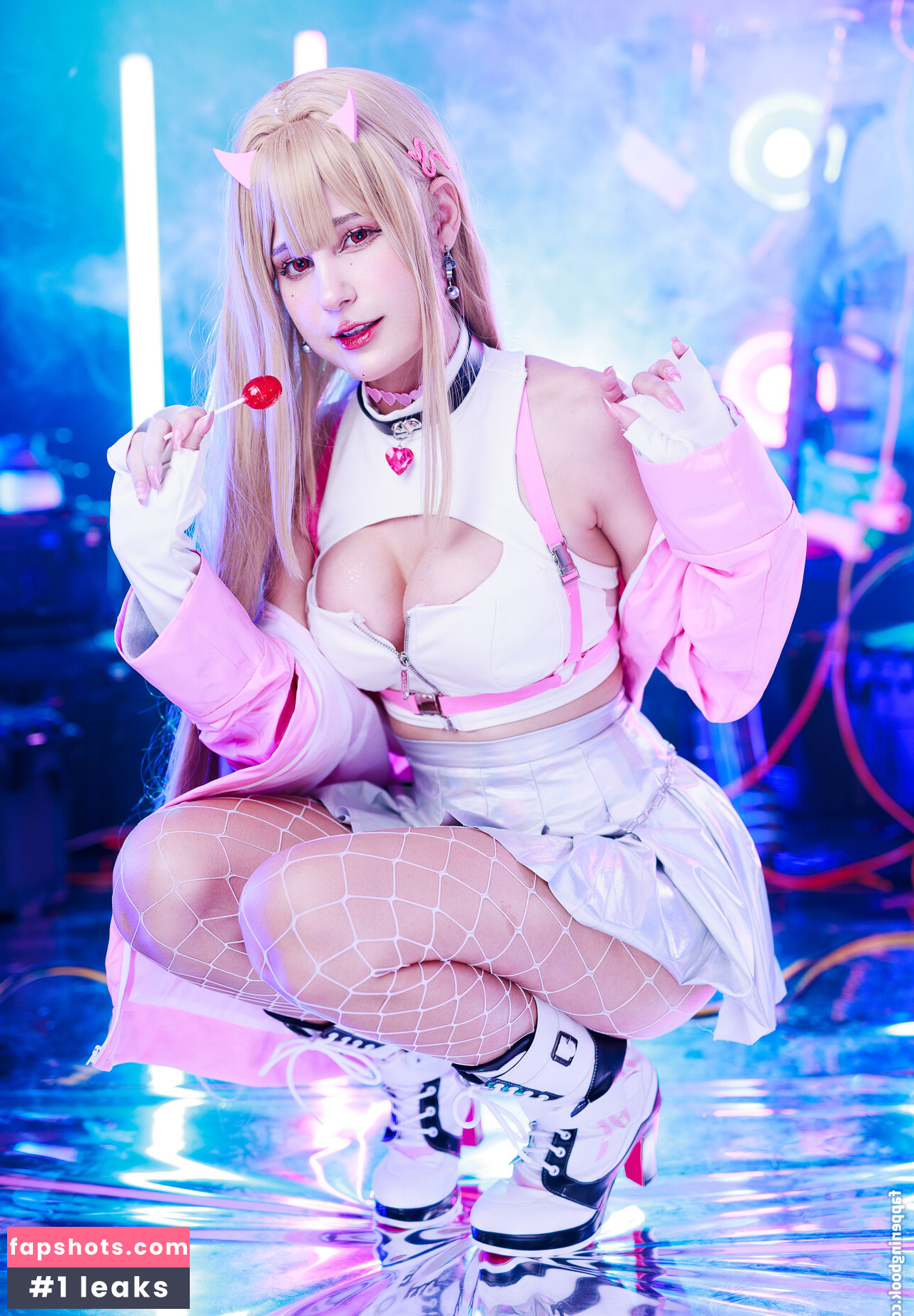 JeanWanWan gallery photo #2