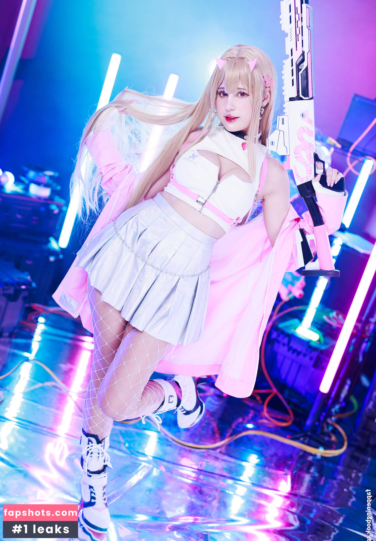 JeanWanWan gallery photo #11