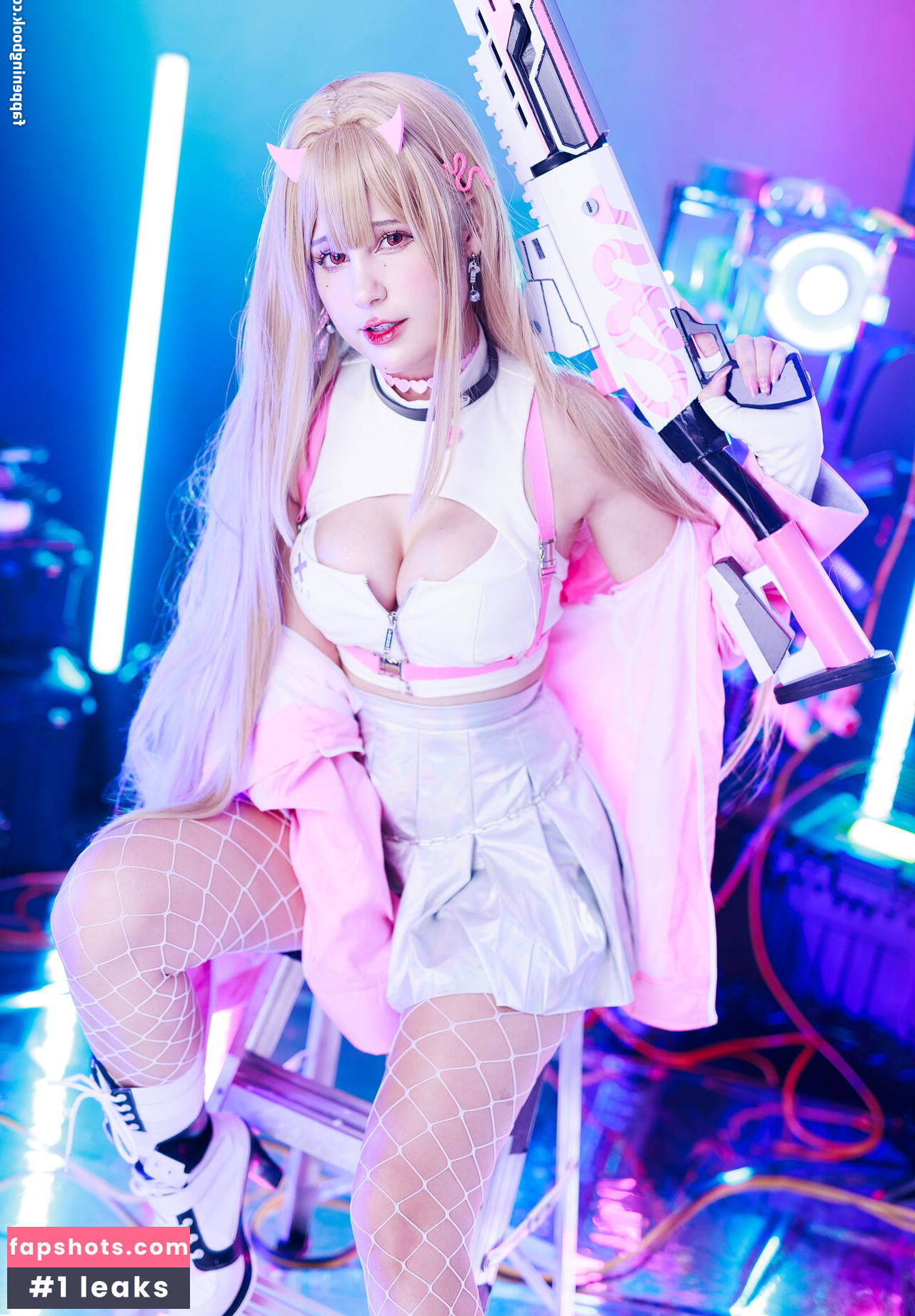 JeanWanWan gallery photo #12