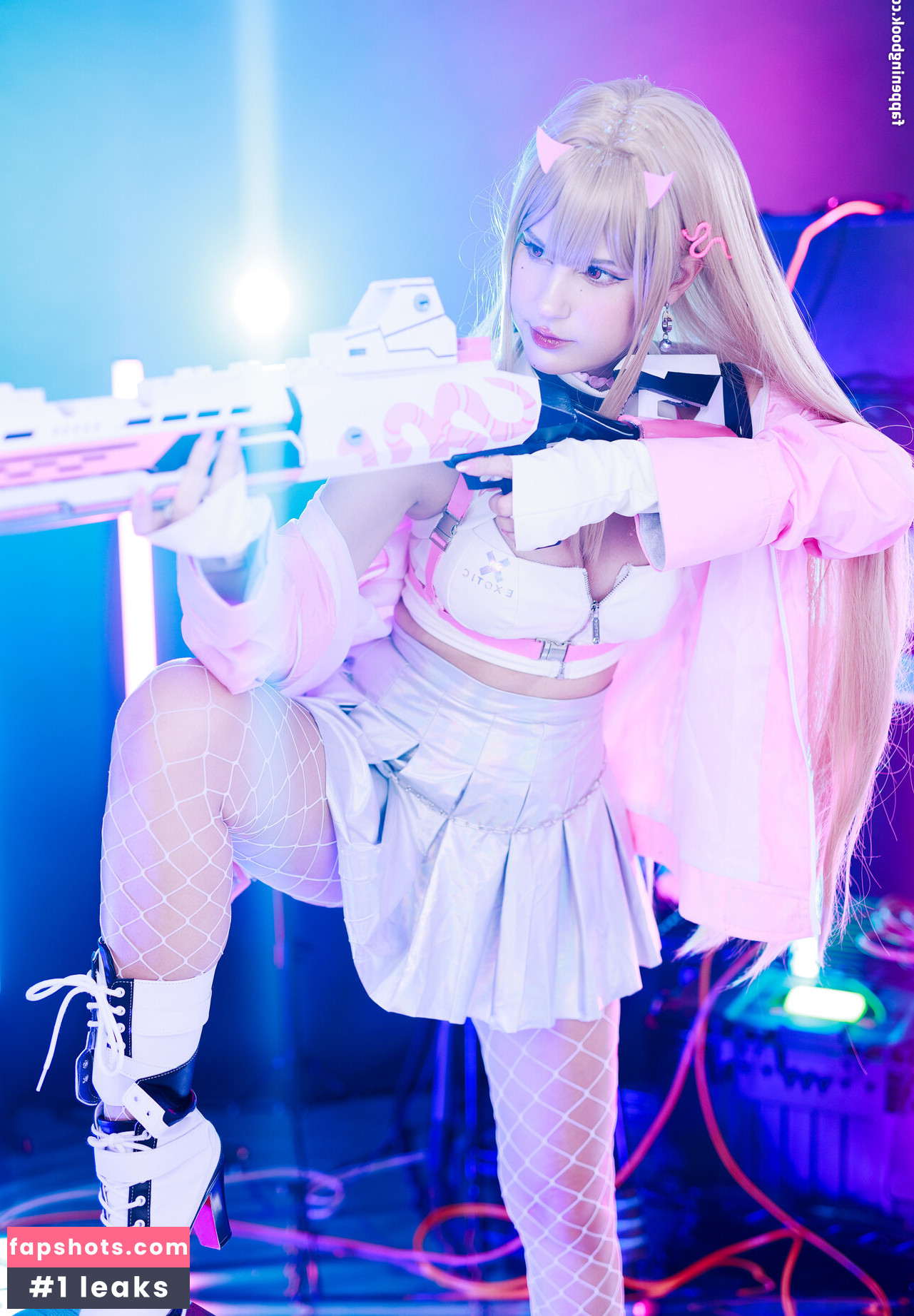 JeanWanWan gallery photo #17