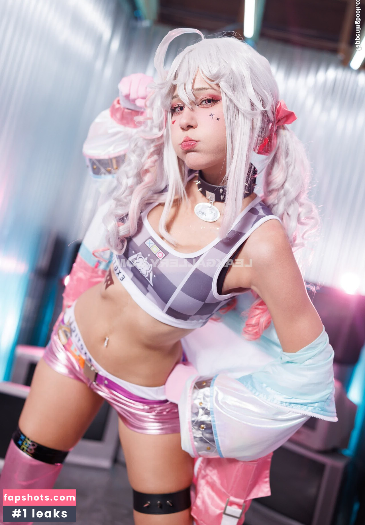 JeanWanWan gallery photo #98