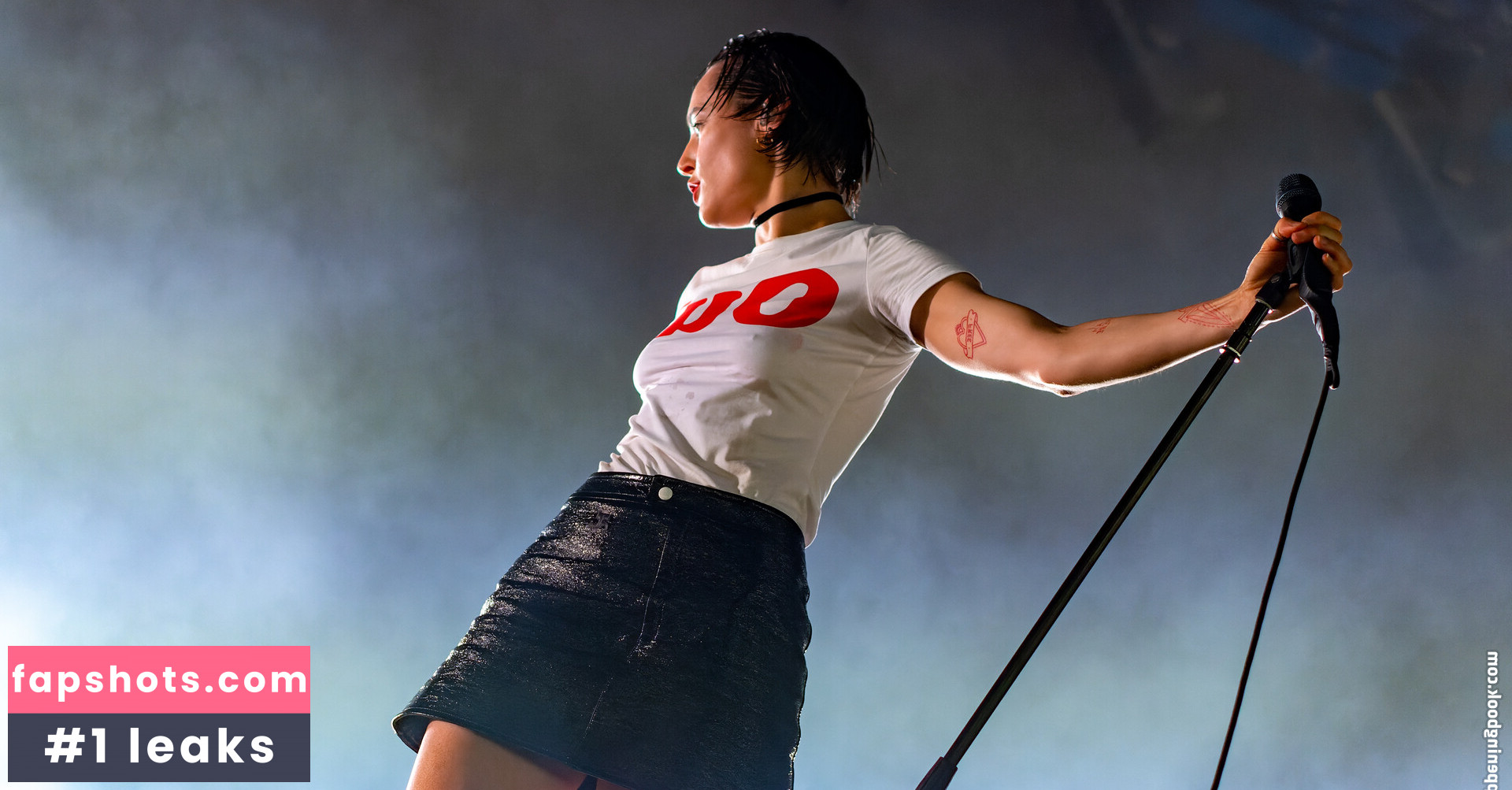 Jehnny Beth gallery photo #3