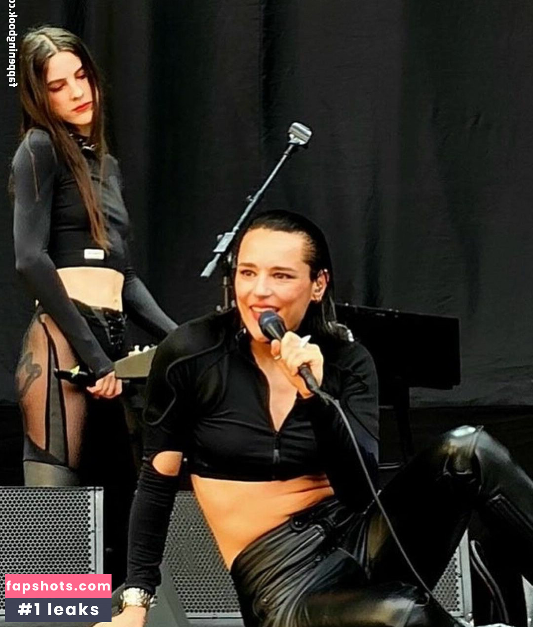 Jehnny Beth gallery photo #6