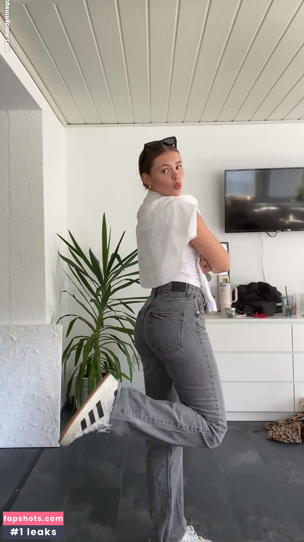 Jellefeline gallery photo #27