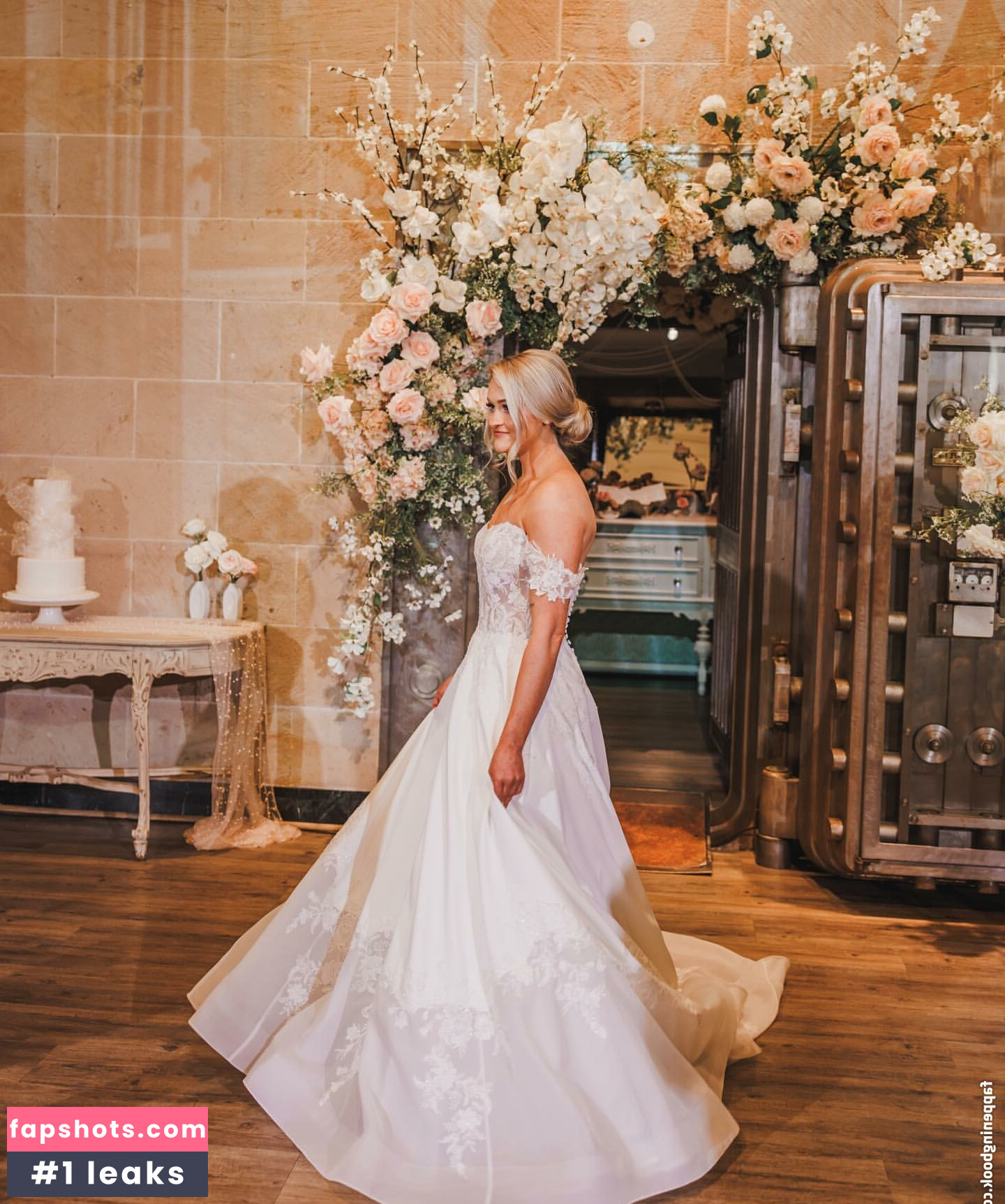 Jen Cardinal gallery photo #44