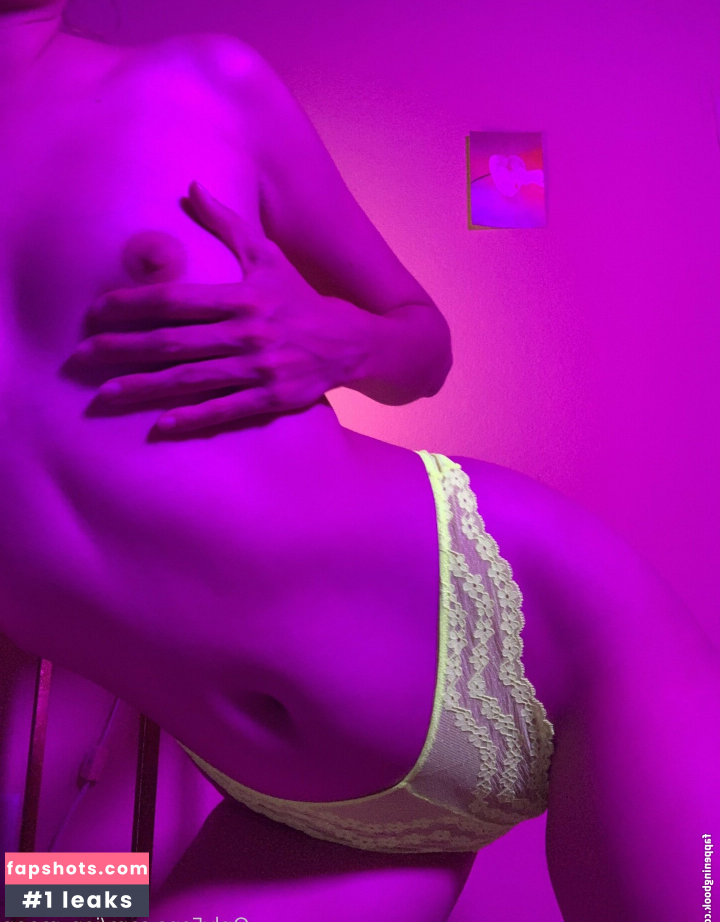 Jen Moon gallery photo #16