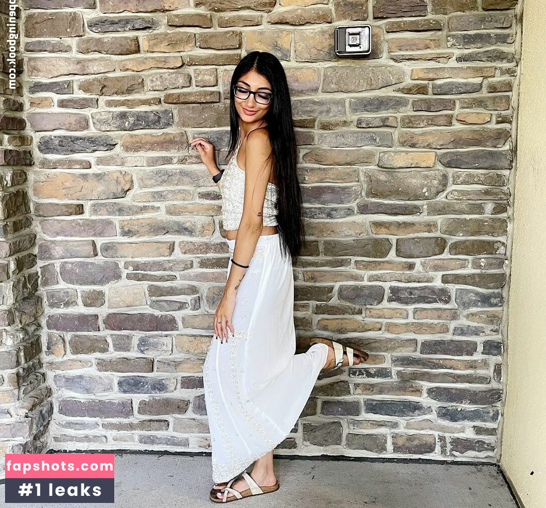 Jenelle Mathew gallery photo #22