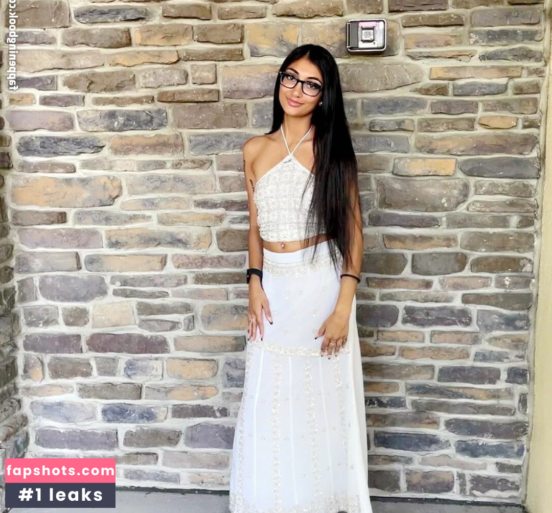 Jenelle Mathew gallery photo #39