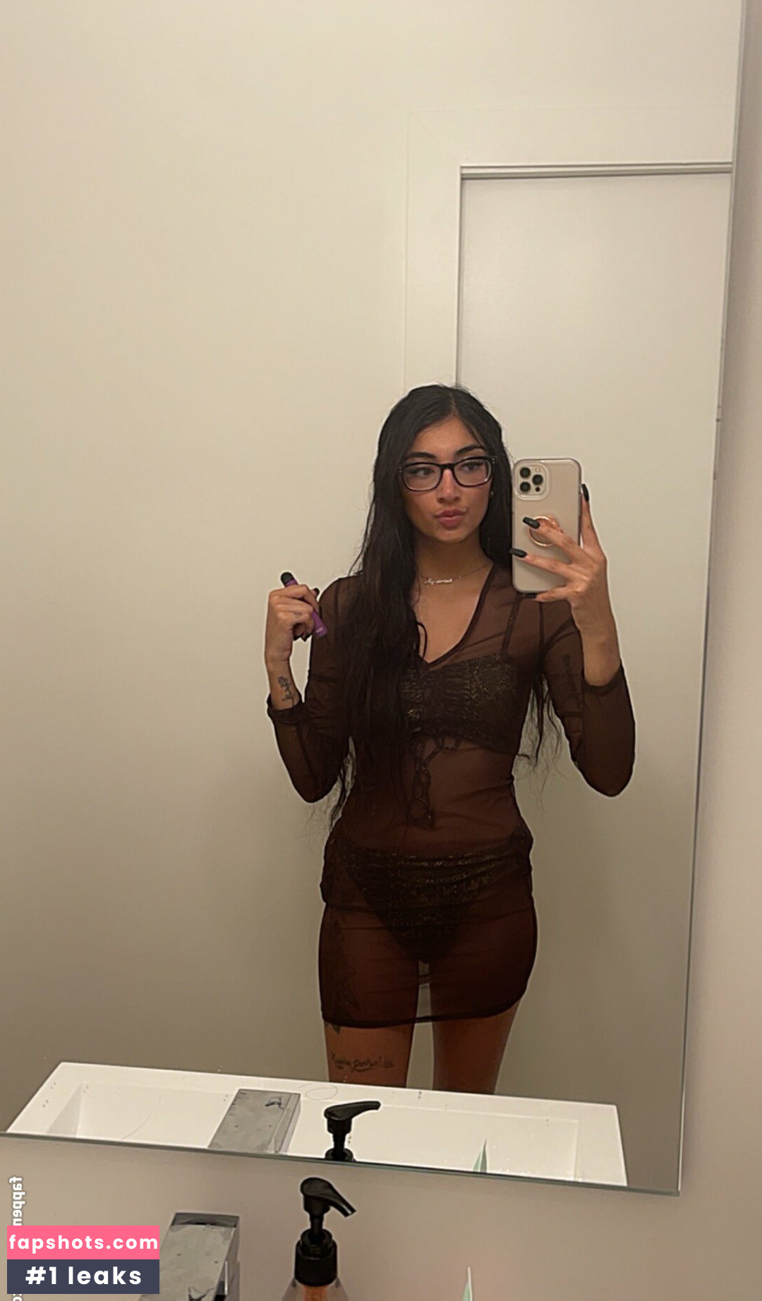 Jenelle Mathew gallery photo #50