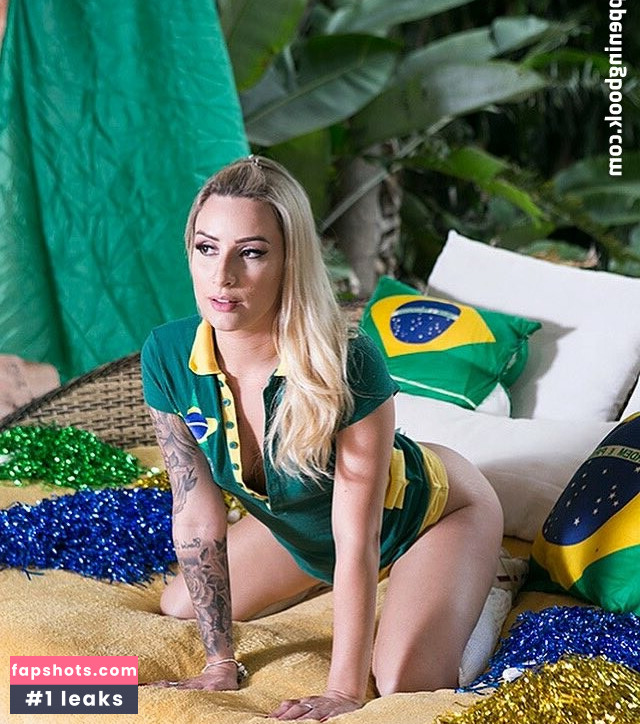 Jenifer Lol nude babe gallery