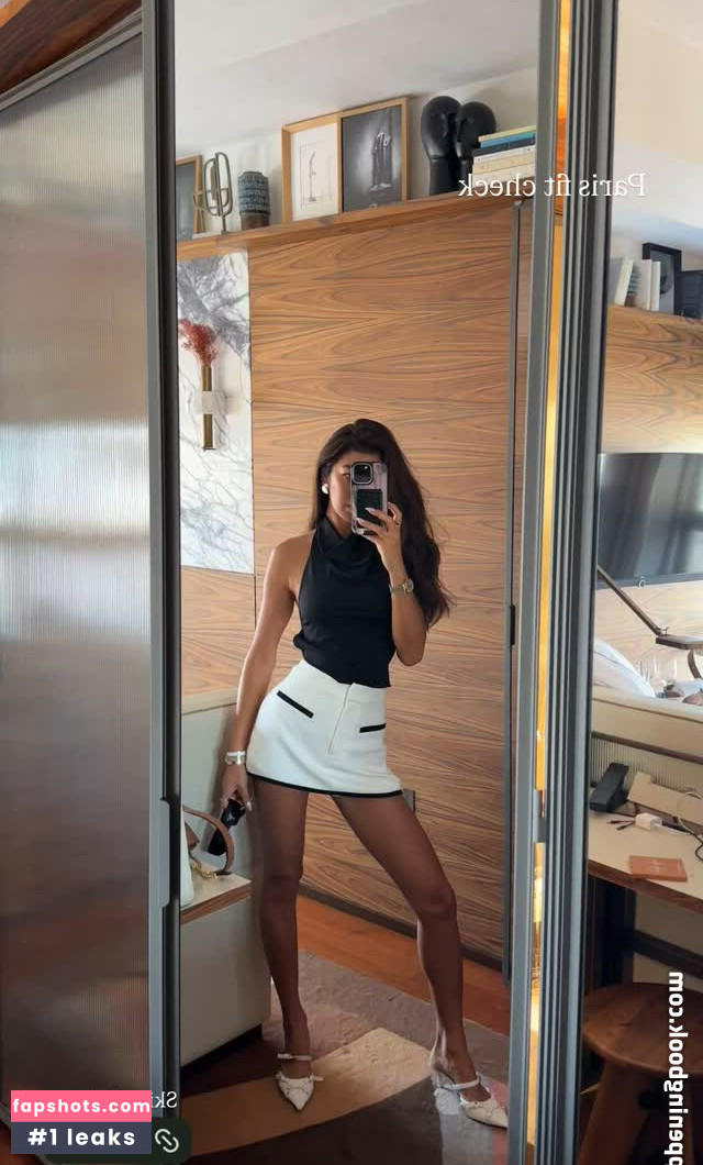 Jenn Lee gallery photo #6