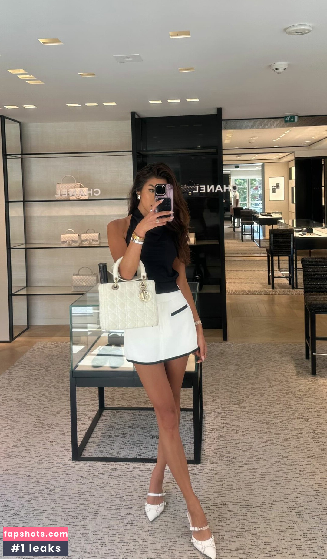 Jenn Lee gallery photo #7