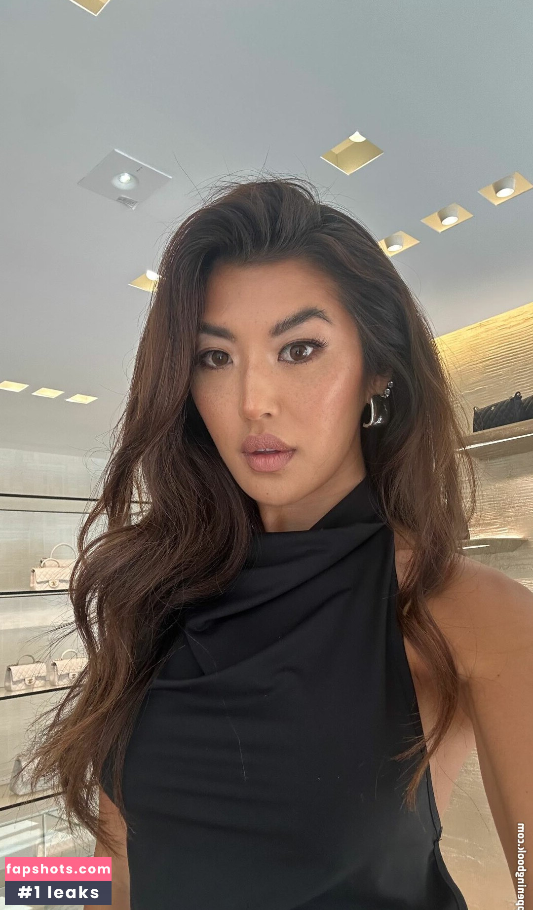 Jenn Lee gallery photo #8