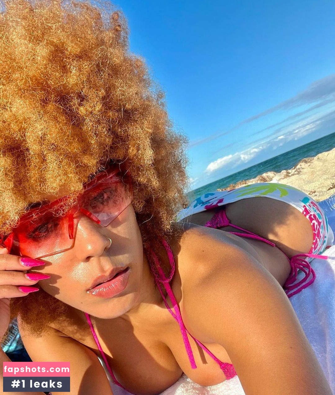 Jenn Morel gallery photo #25