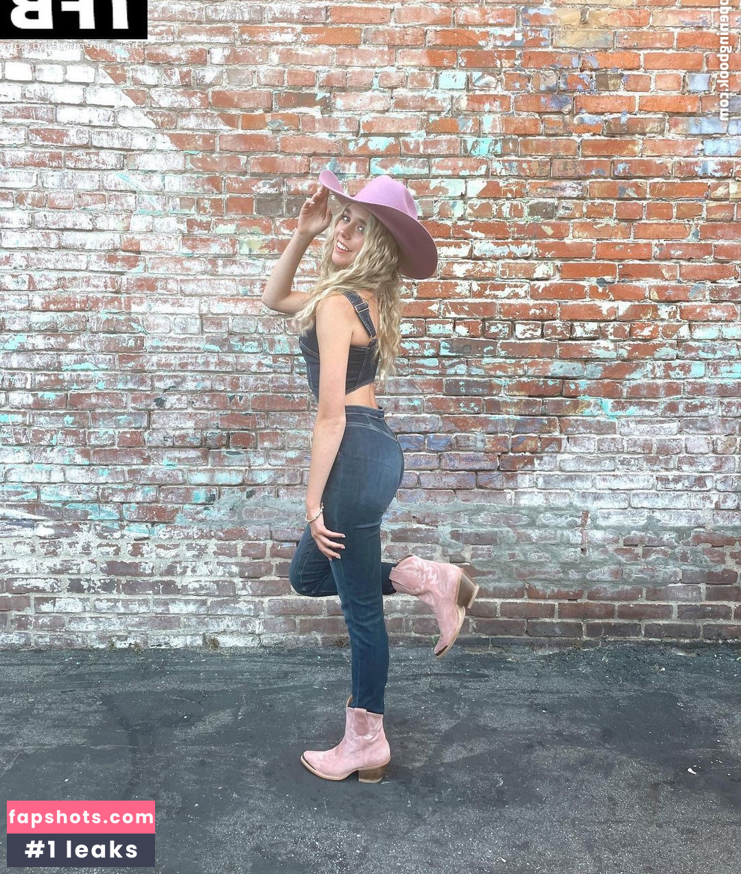 Jenna Davis gallery photo #49