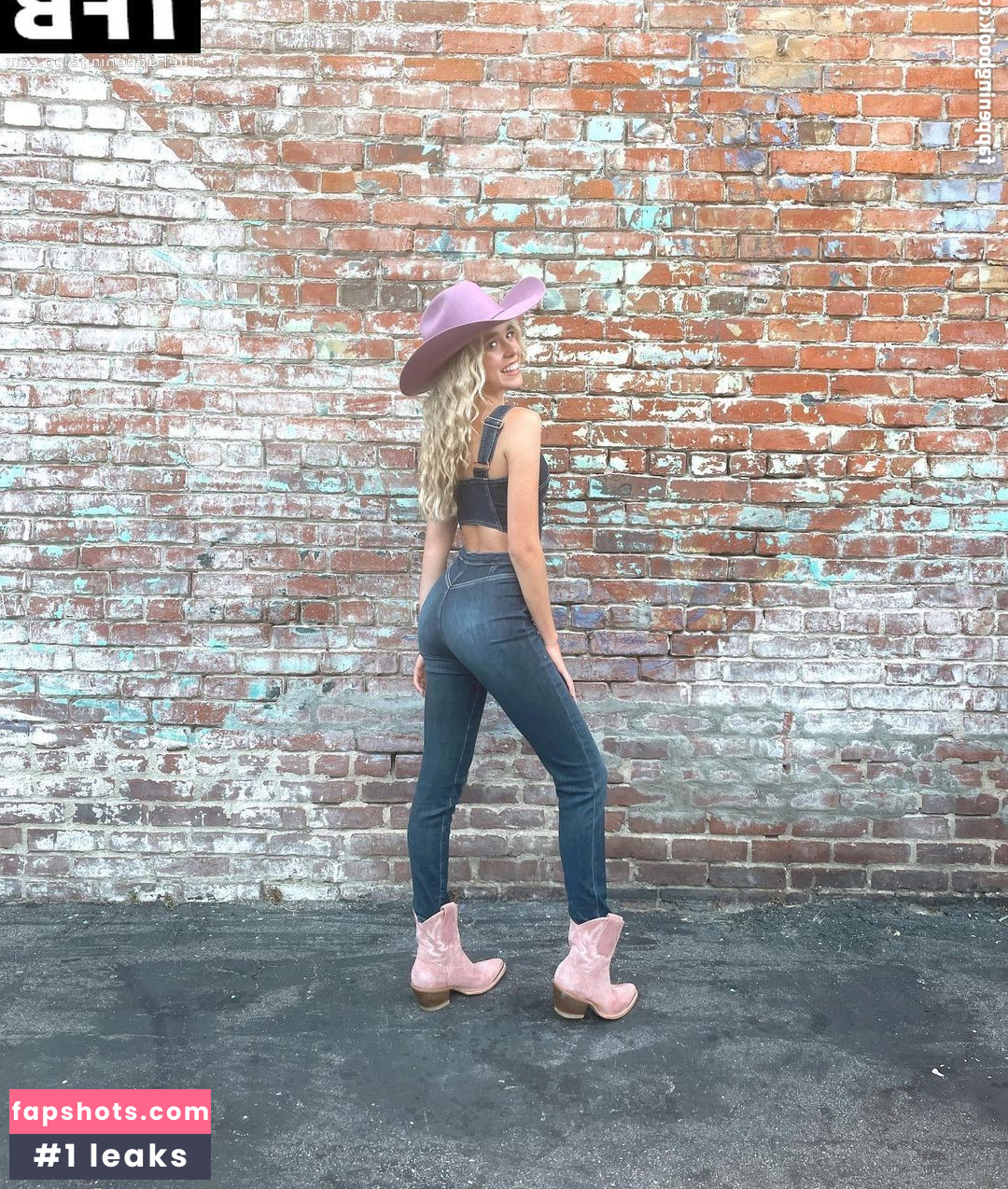 Jenna Davis gallery photo #52