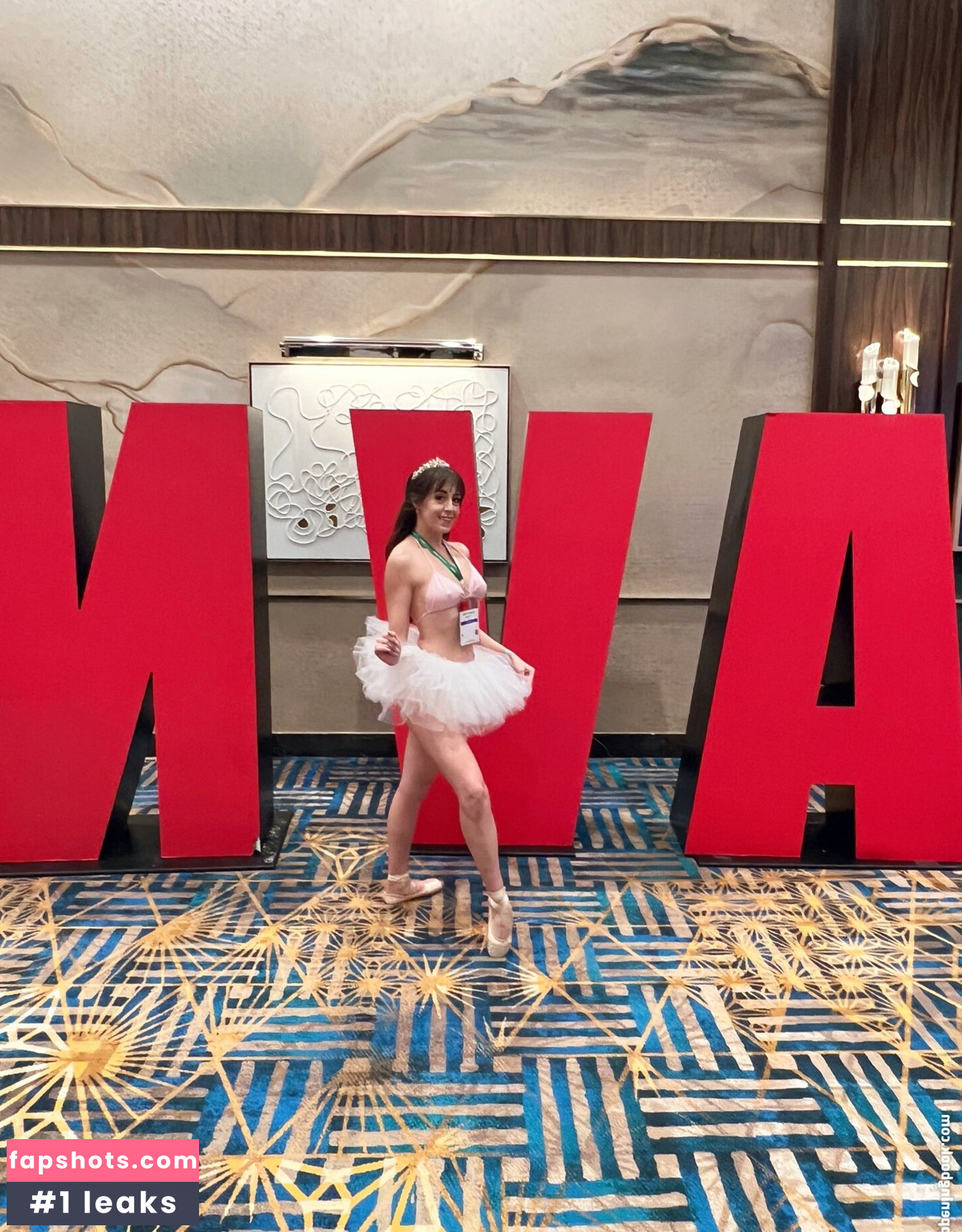 Jenna Noelle nude babe gallery