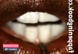 Jenna Reid gallery photo #23