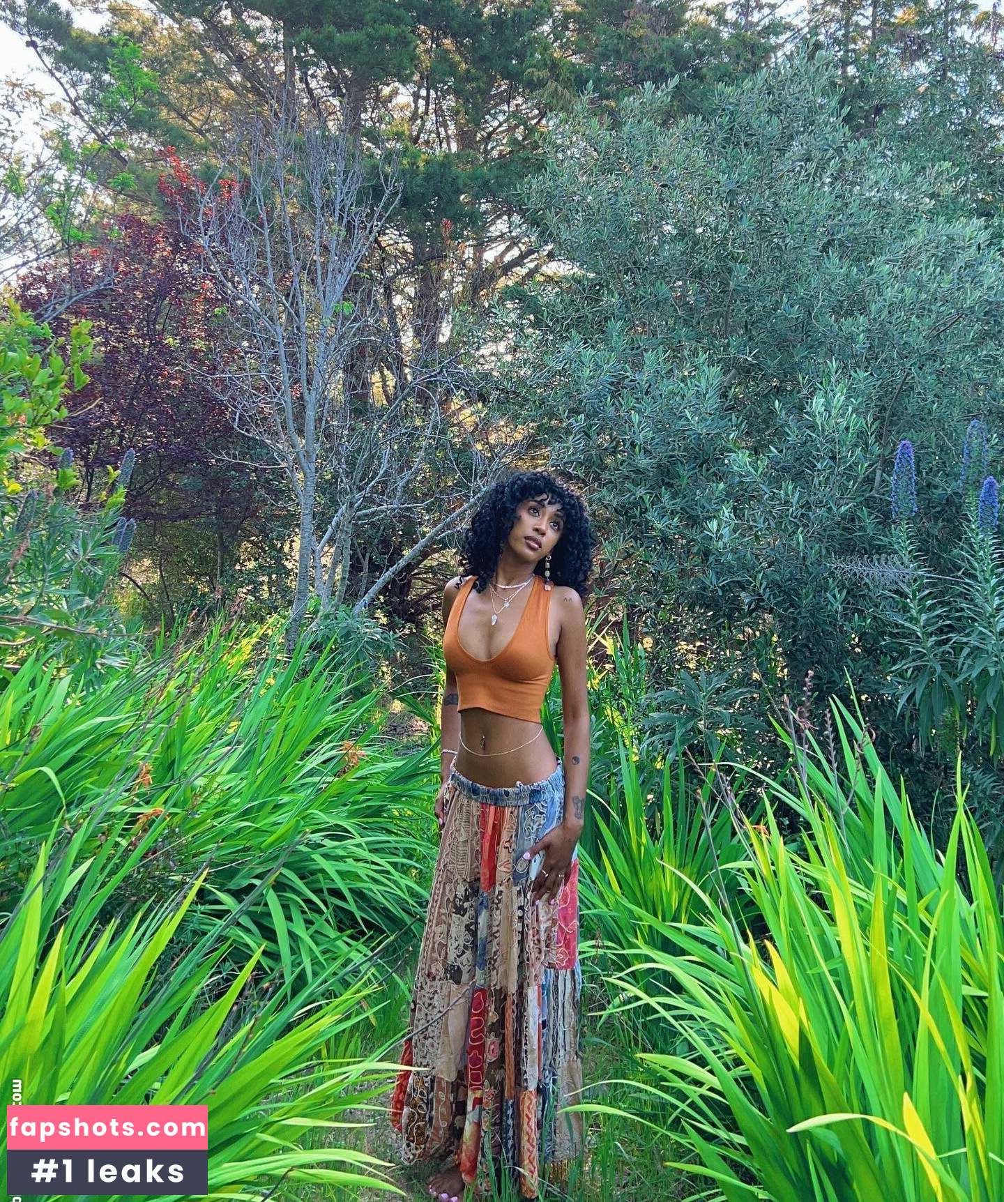 Jennelle Eliana gallery photo #23