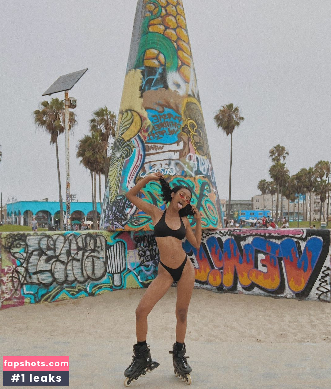 Jennelle Eliana gallery photo #25