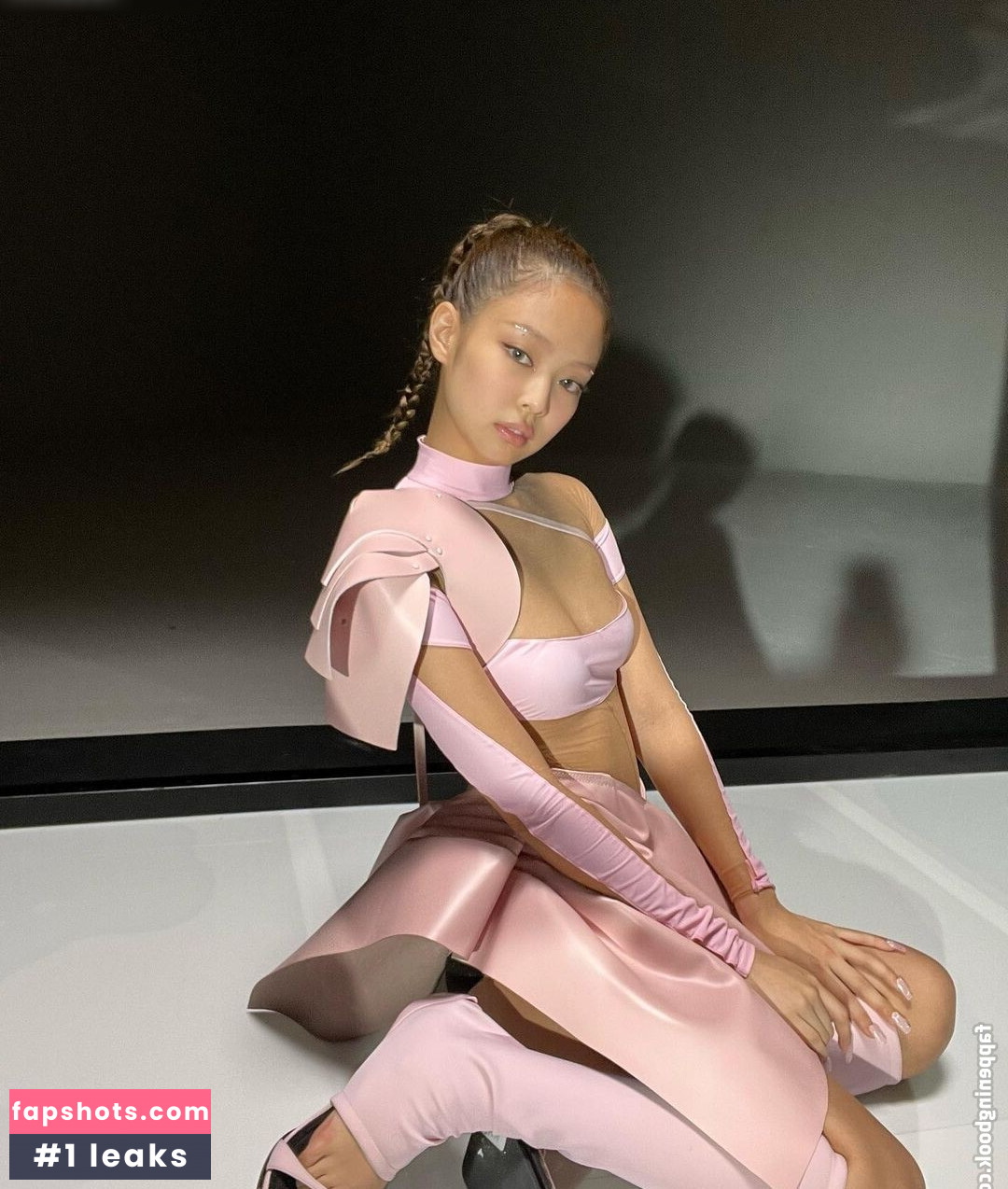 Jennie Kim gallery photo #6