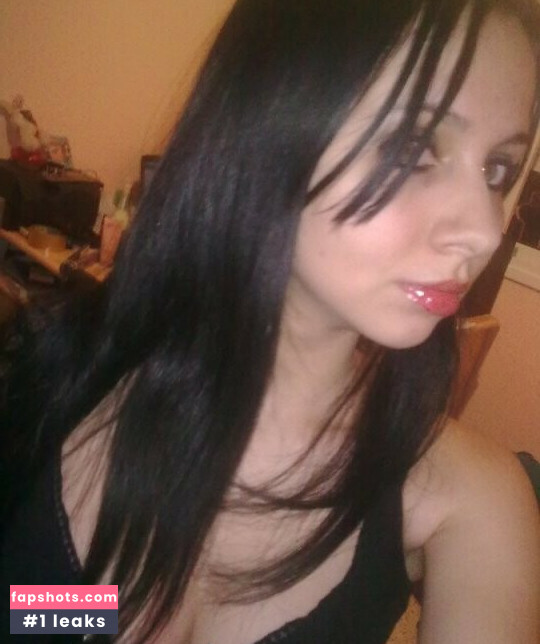 Jennie Naz gallery photo #2