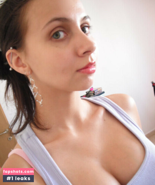 Jennie Naz gallery photo #5