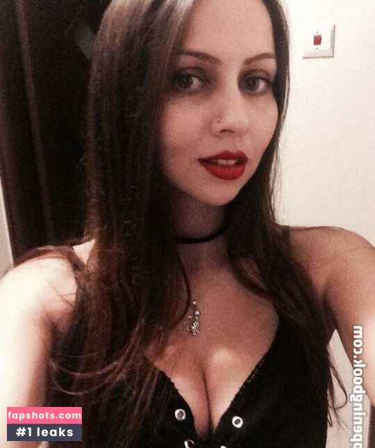 Jennie Naz gallery photo #6