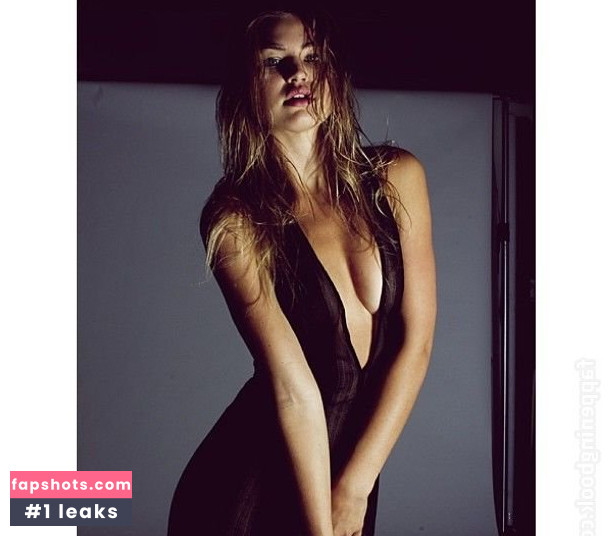 Jennifer Akerman gallery photo #21