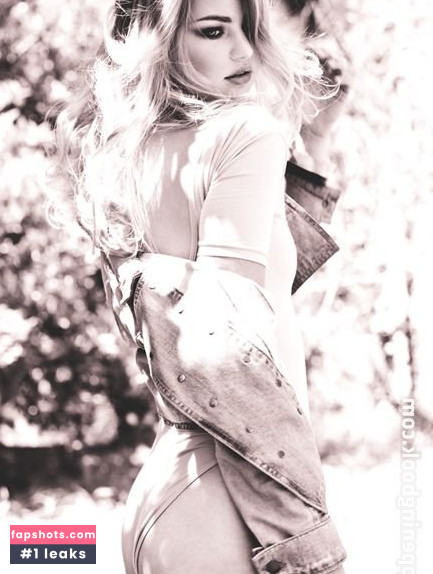 Jennifer Akerman gallery photo #27