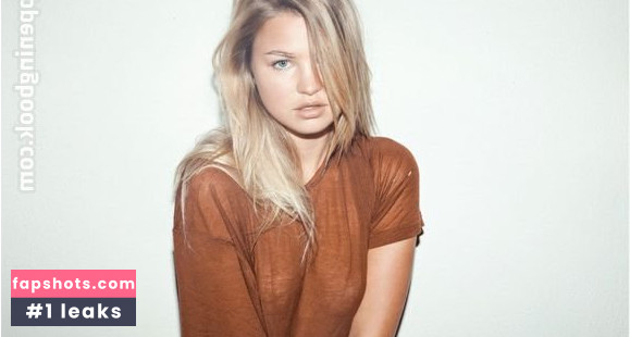 Jennifer Akerman gallery photo #8