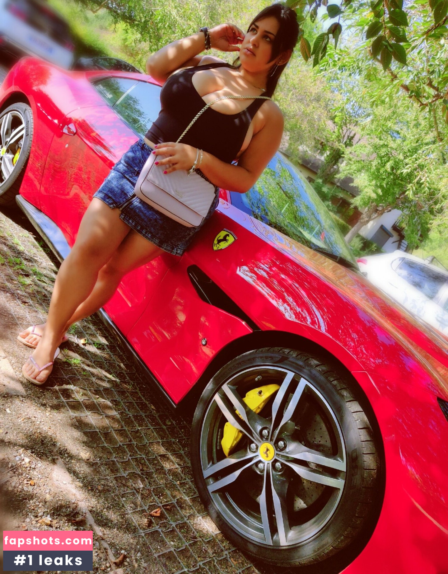 Jennifer Busty Latina gallery photo #11