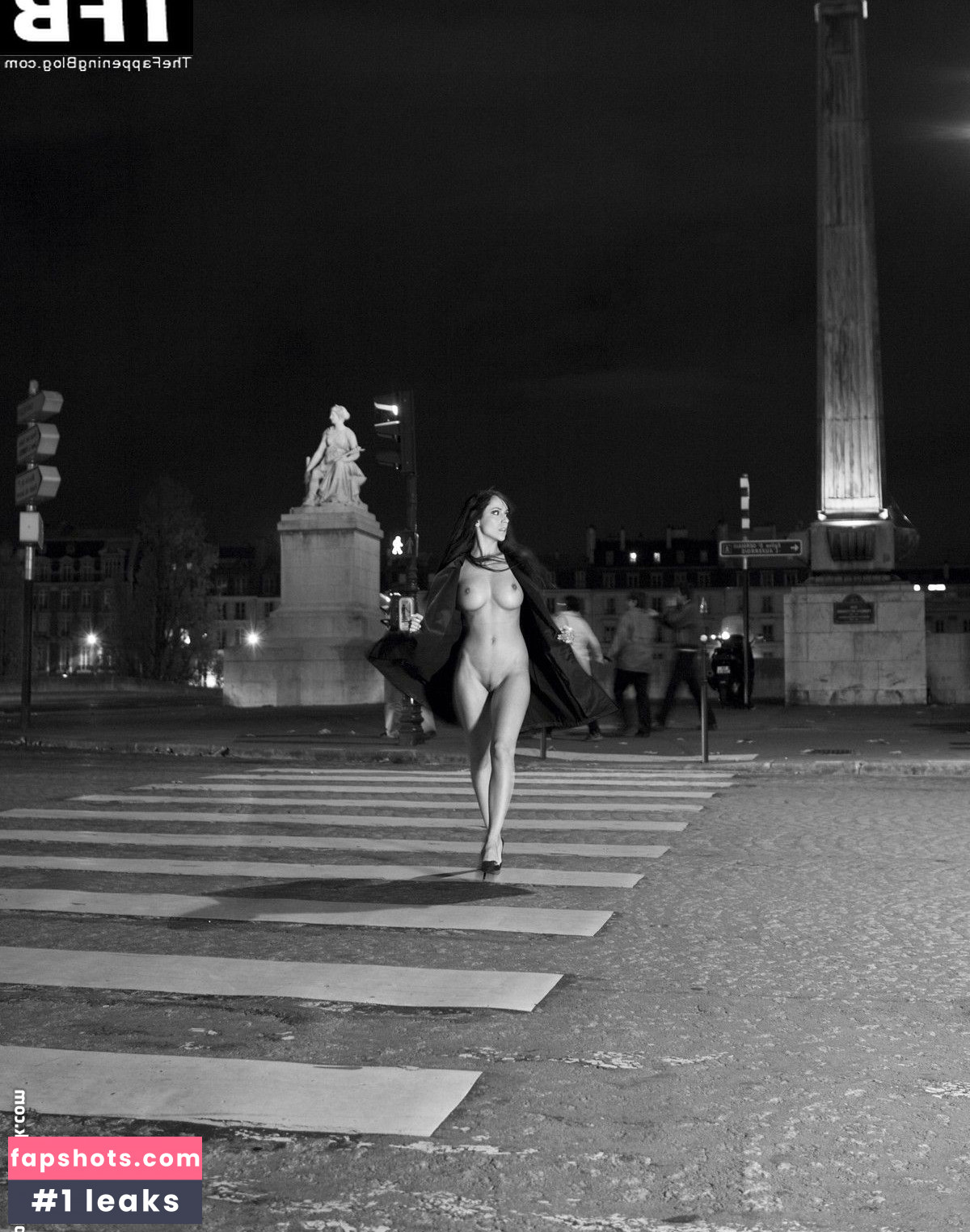 Jennifer Henschel gallery photo #16