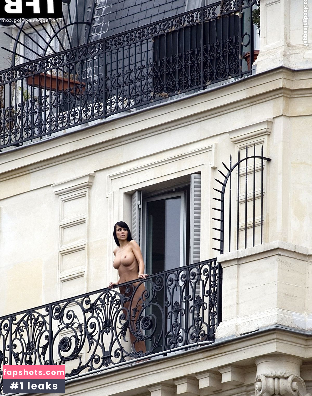 Jennifer Henschel gallery photo #10